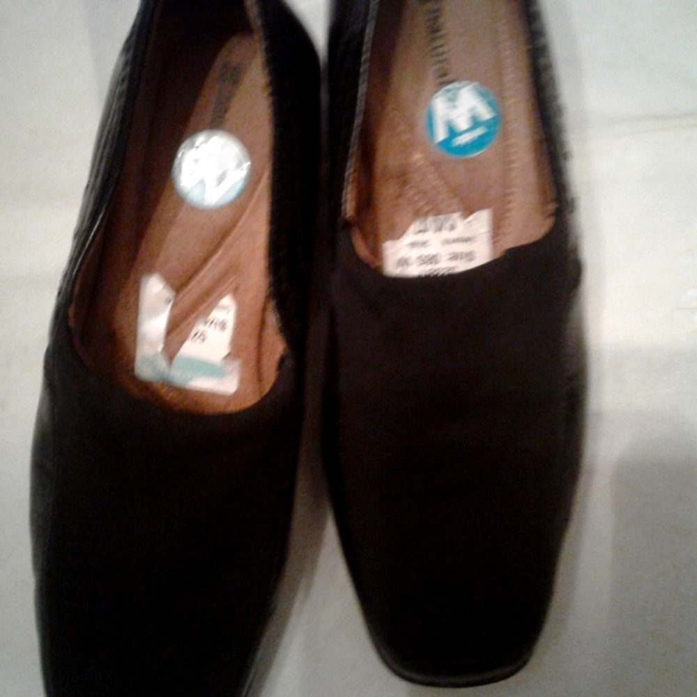 Naturalizer Women flat shoes,sz 8.5 W, black,slipon.